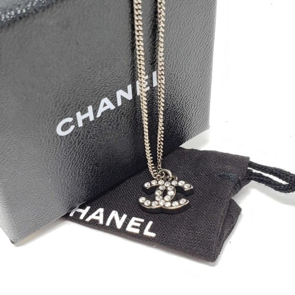 Authentic Chanel CC Necklace Silver Color - Picture 3 of 9